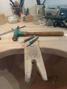 Le Poinçon de Maître : La Signature de l&rsquo;Artisan Joaillier
